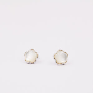 Silver Off-White Sea Shell Flower Stud Earrings