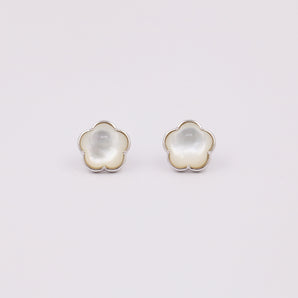 Silver Off-White Sea Shell Flower Stud Earrings