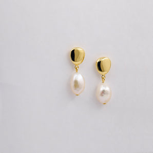 Mismatched Drop Selected Pearls Earring